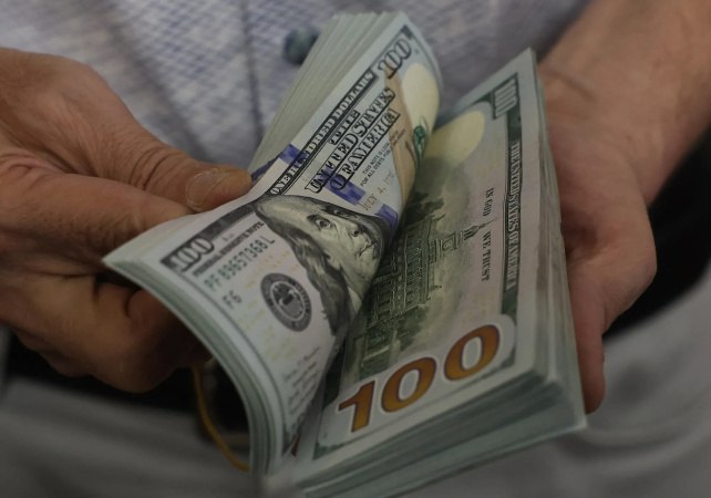 Євро перетнув позначку у 49 гривень: що відбувається з курсами валют